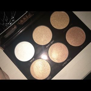 Anastasia Beverly Hills glow kit